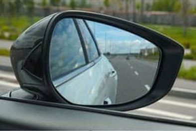 Espelho retrovisor de carro na loja de autopeças no Espírito Santo, destaque para acessórios automot.